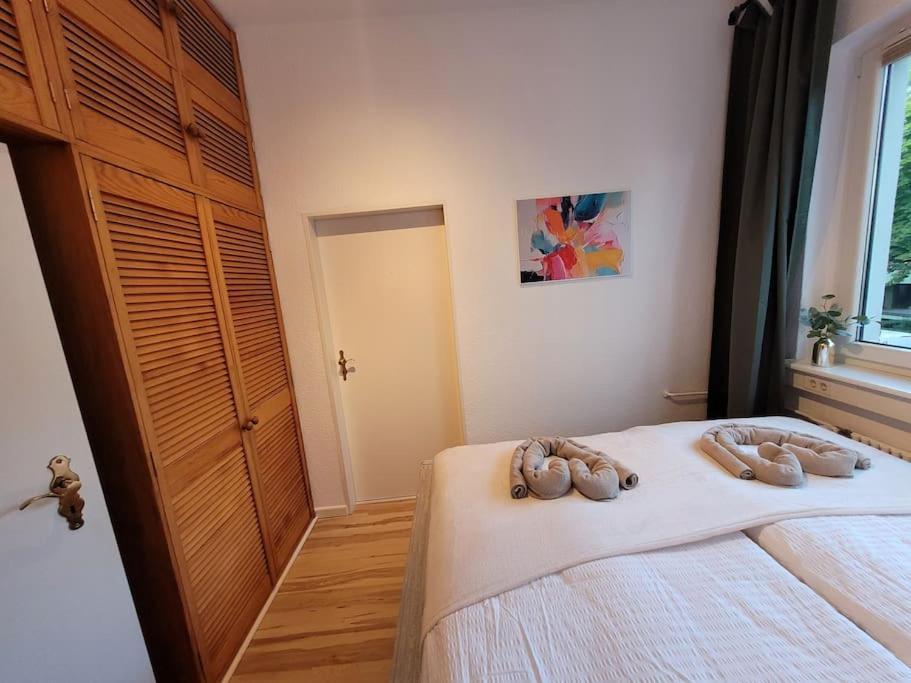 Duplex Apartment Ullstein- 4 Bedrooms, 2 Bathrooms, Living Room, 2 Parking Spaces, Boxspringbeds, Family & Business Apartment! Берлин Экстерьер фото